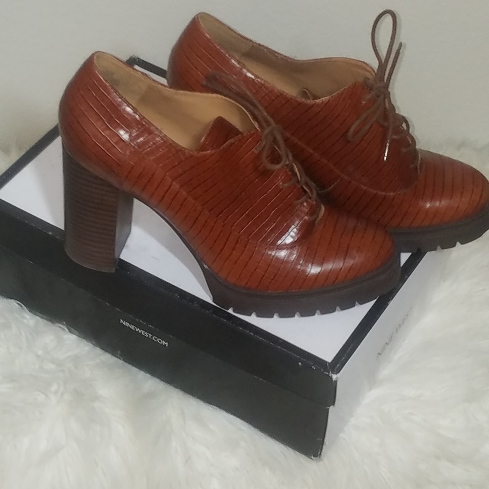 Nine West Brown textured booties women's size 10